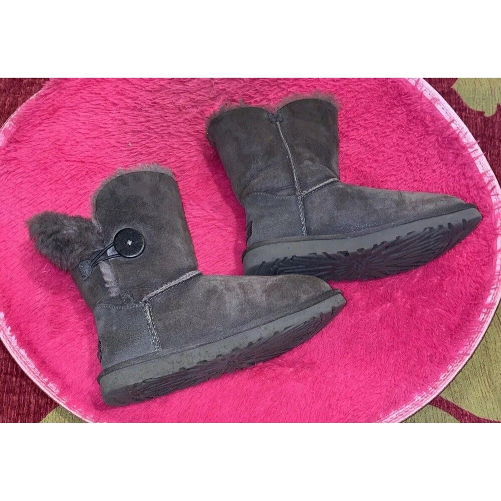 Winter Women's Boots Size 6 UGG Australia Bailey Button Gray Suede Sheepskin